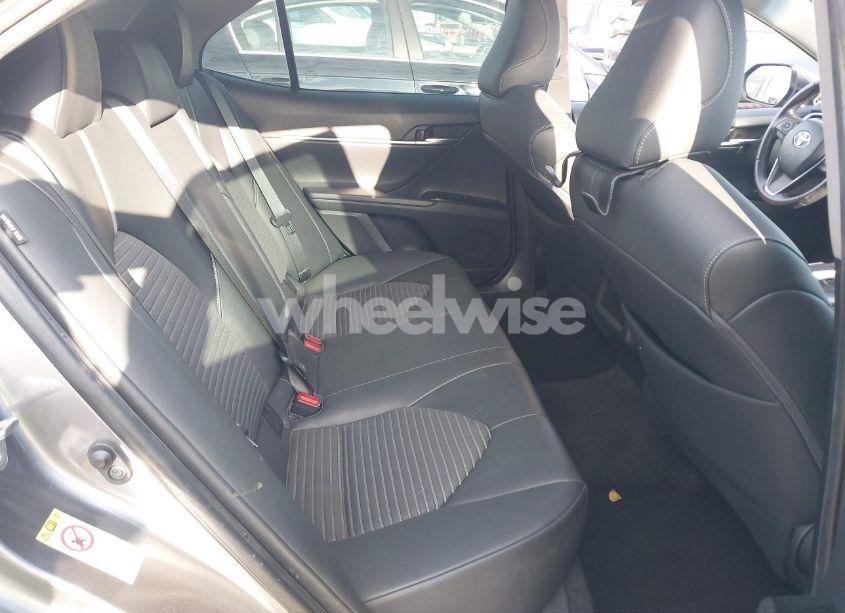 Photo 8 of 2018 Toyota Camry SE (VIN 4T1B11HK1JU097829)