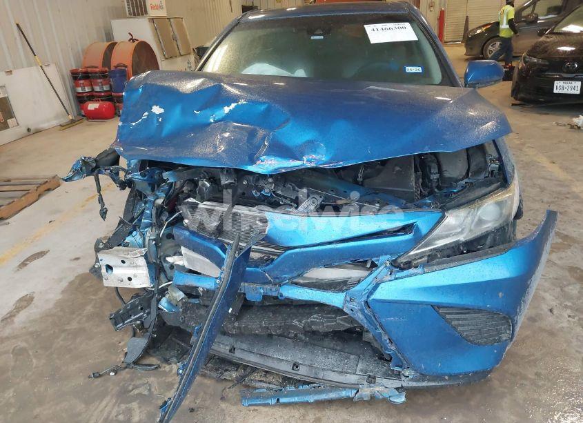 Photo 13 of 2018 Toyota Camry SE (VIN 4T1B11HK1JU102589)