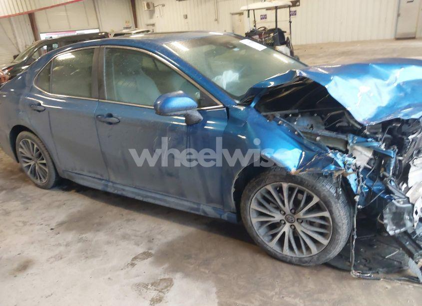 Photo 14 of 2018 Toyota Camry SE (VIN 4T1B11HK1JU102589)