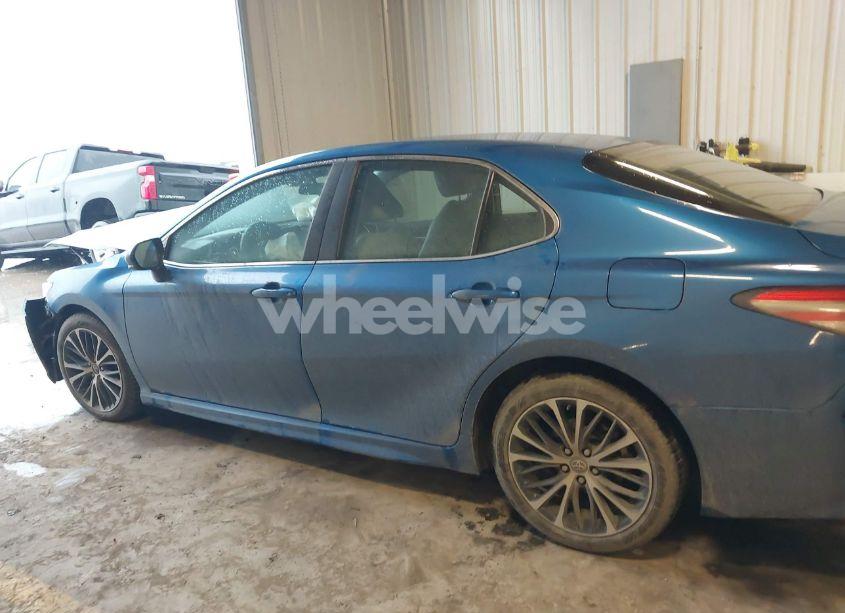 Photo 15 of 2018 Toyota Camry SE (VIN 4T1B11HK1JU102589)