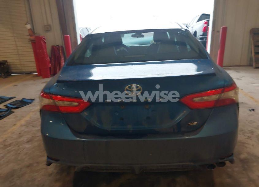 Photo 17 of 2018 Toyota Camry SE (VIN 4T1B11HK1JU102589)