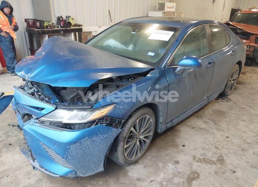 Photo 2 of 2018 Toyota Camry SE (VIN 4T1B11HK1JU102589)