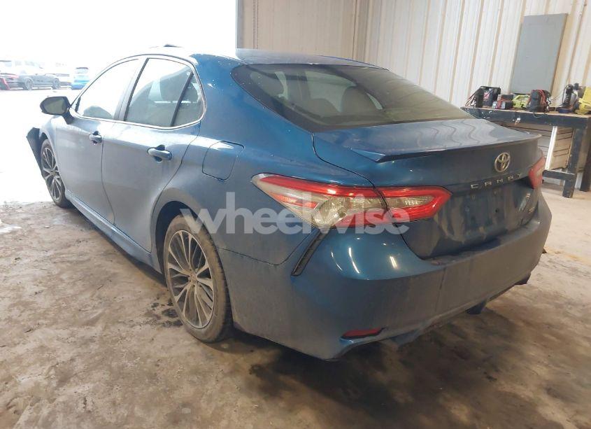 Photo 3 of 2018 Toyota Camry SE (VIN 4T1B11HK1JU102589)