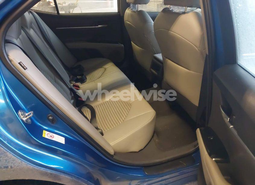 Photo 8 of 2018 Toyota Camry SE (VIN 4T1B11HK1JU102589)