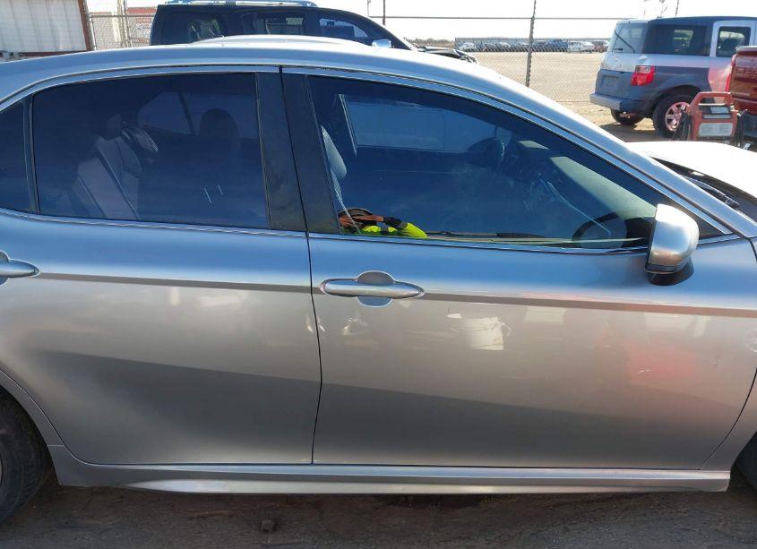 Photo 13 of 2018 Toyota Camry SE (VIN 4T1B11HK1JU109056)