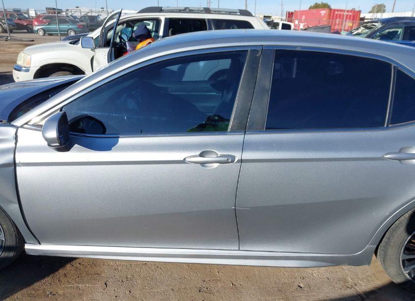 Photo 14 of 2018 Toyota Camry SE (VIN 4T1B11HK1JU109056)