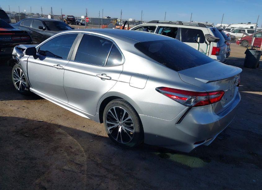 Photo 3 of 2018 Toyota Camry SE (VIN 4T1B11HK1JU109056)