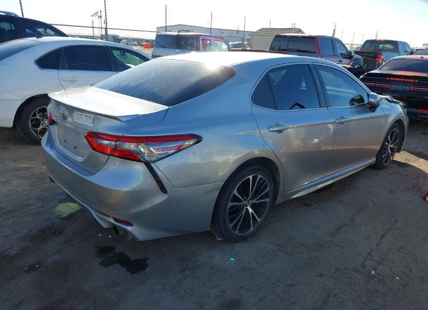 Photo 4 of 2018 Toyota Camry SE (VIN 4T1B11HK1JU109056)