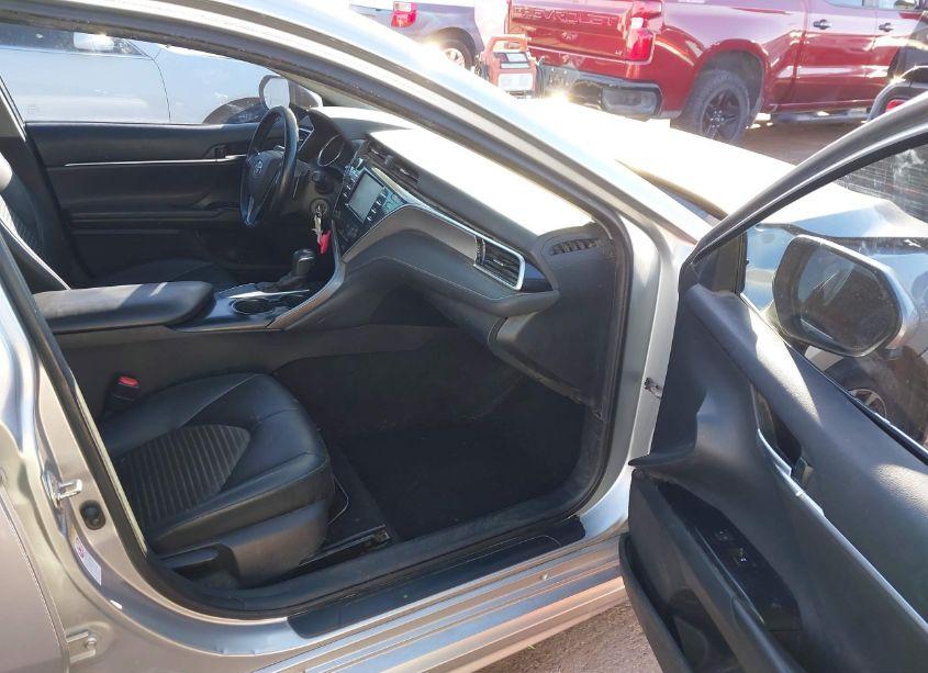 Photo 5 of 2018 Toyota Camry SE (VIN 4T1B11HK1JU109056)