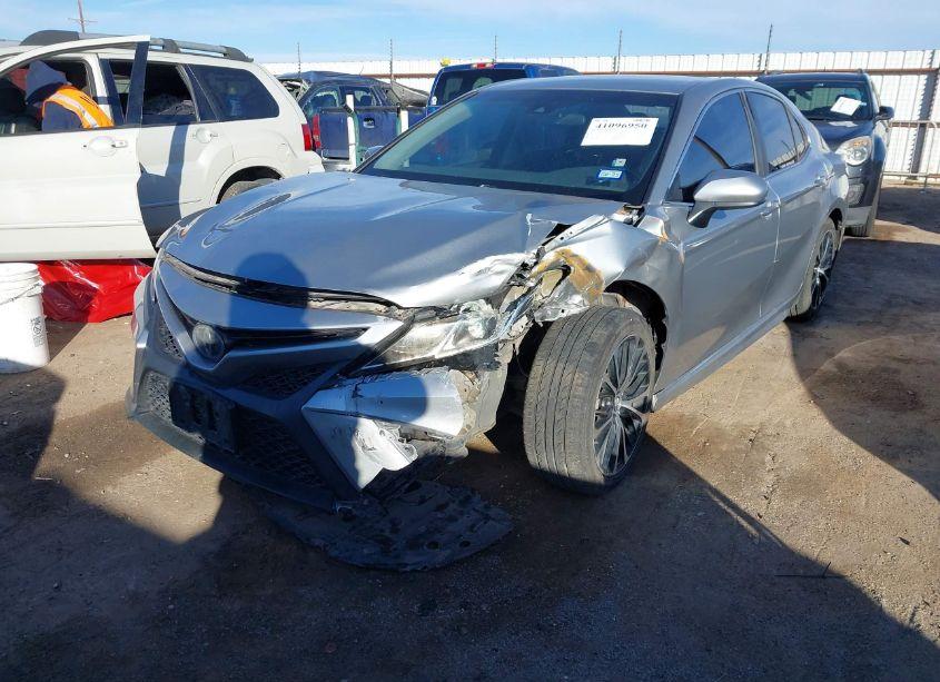 Photo 6 of 2018 Toyota Camry SE (VIN 4T1B11HK1JU109056)