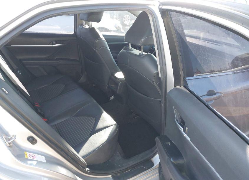 Photo 8 of 2018 Toyota Camry SE (VIN 4T1B11HK1JU109056)