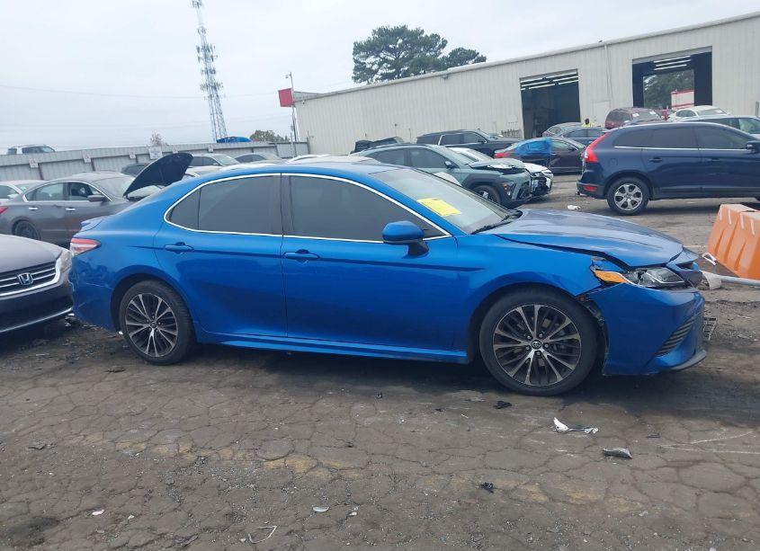 Photo 13 of 2018 Toyota Camry SE (VIN 4T1B11HK1JU127590)