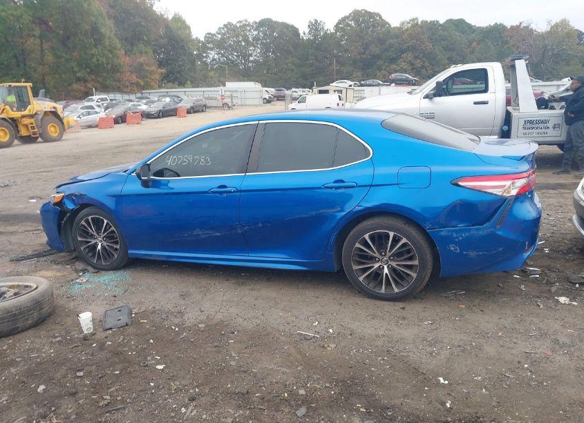 Photo 14 of 2018 Toyota Camry SE (VIN 4T1B11HK1JU127590)