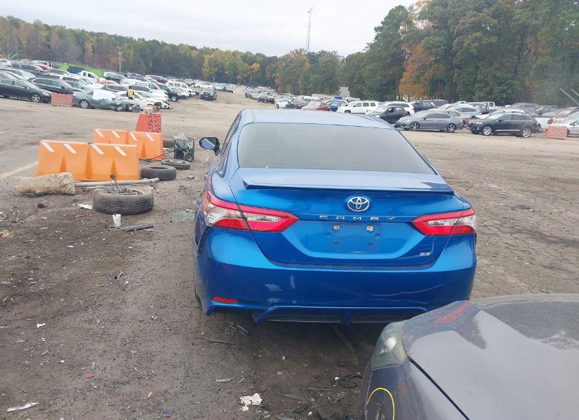 Photo 16 of 2018 Toyota Camry SE (VIN 4T1B11HK1JU127590)