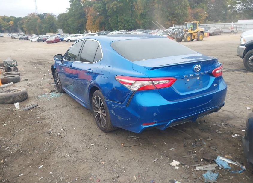Photo 3 of 2018 Toyota Camry SE (VIN 4T1B11HK1JU127590)