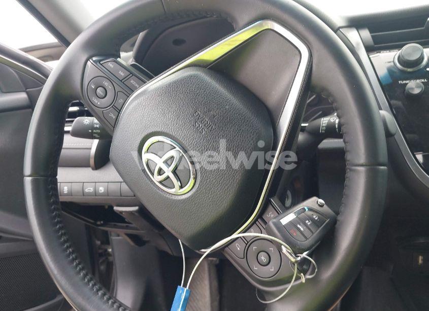 Photo 11 of 2018 Toyota Camry SE (VIN 4T1B11HK1JU129954)