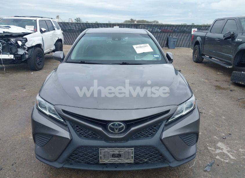 Photo 12 of 2018 Toyota Camry SE (VIN 4T1B11HK1JU129954)