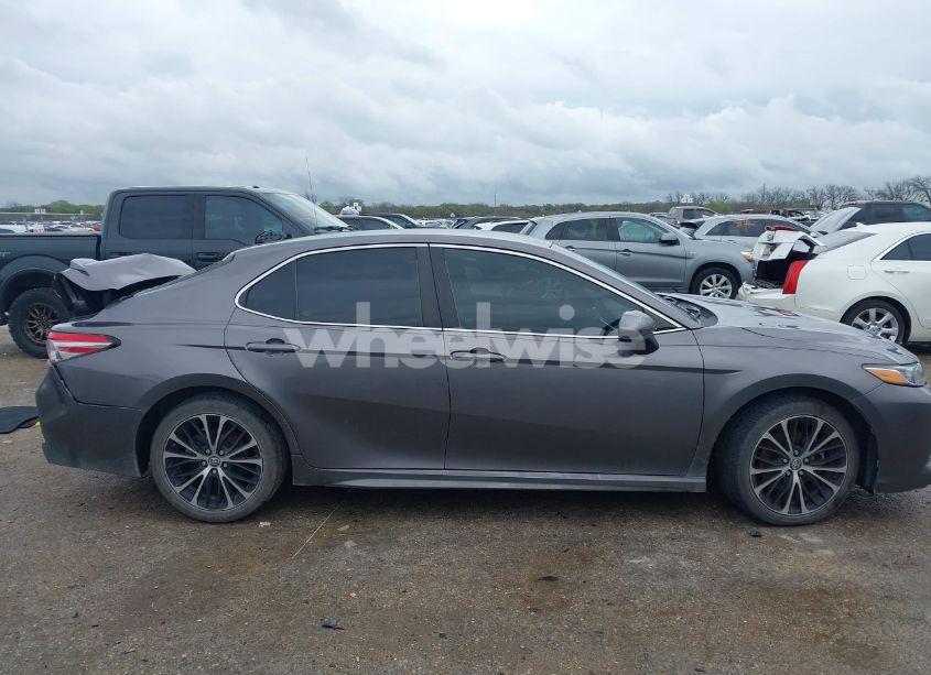 Photo 13 of 2018 Toyota Camry SE (VIN 4T1B11HK1JU129954)