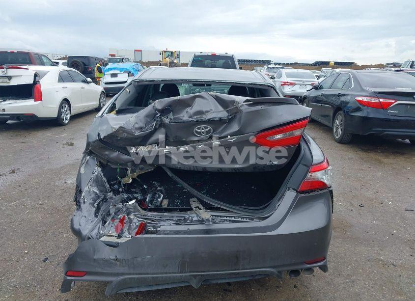 Photo 16 of 2018 Toyota Camry SE (VIN 4T1B11HK1JU129954)