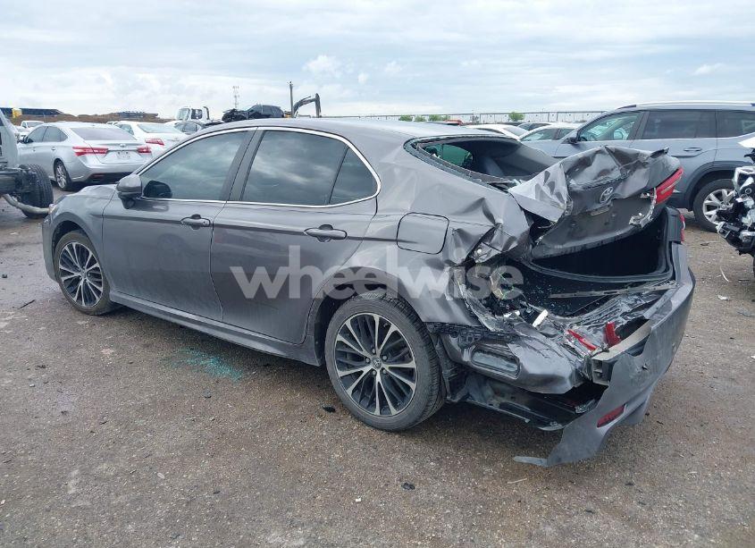 Photo 3 of 2018 Toyota Camry SE (VIN 4T1B11HK1JU129954)