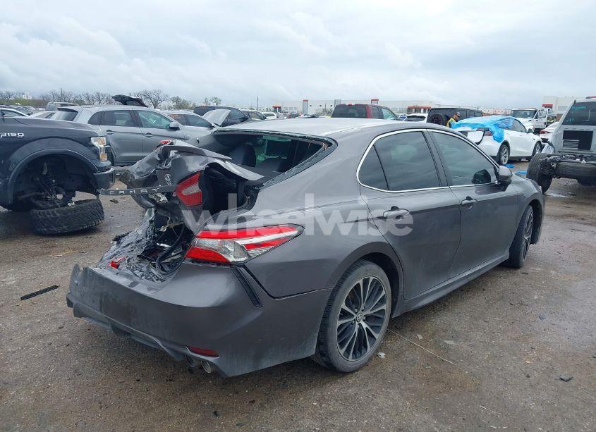 Photo 4 of 2018 Toyota Camry SE (VIN 4T1B11HK1JU129954)