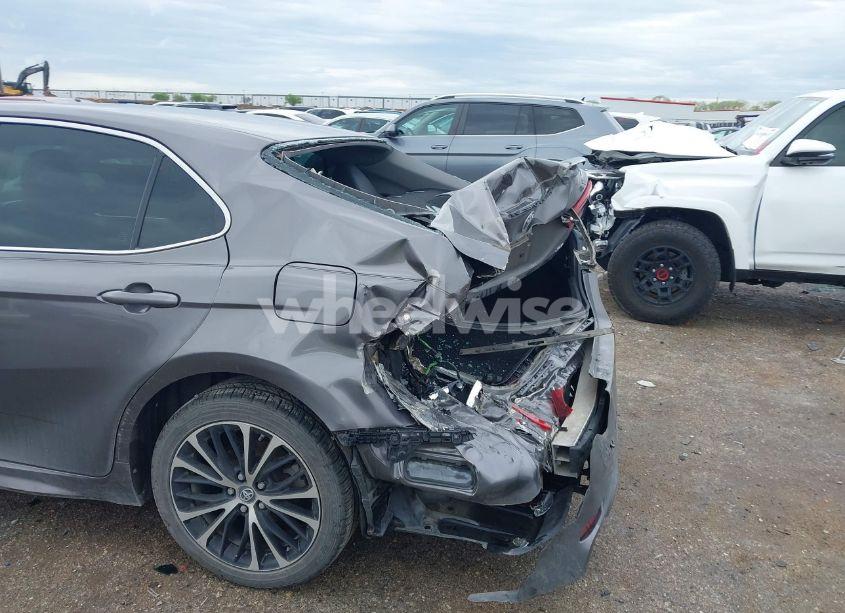 Photo 6 of 2018 Toyota Camry SE (VIN 4T1B11HK1JU129954)