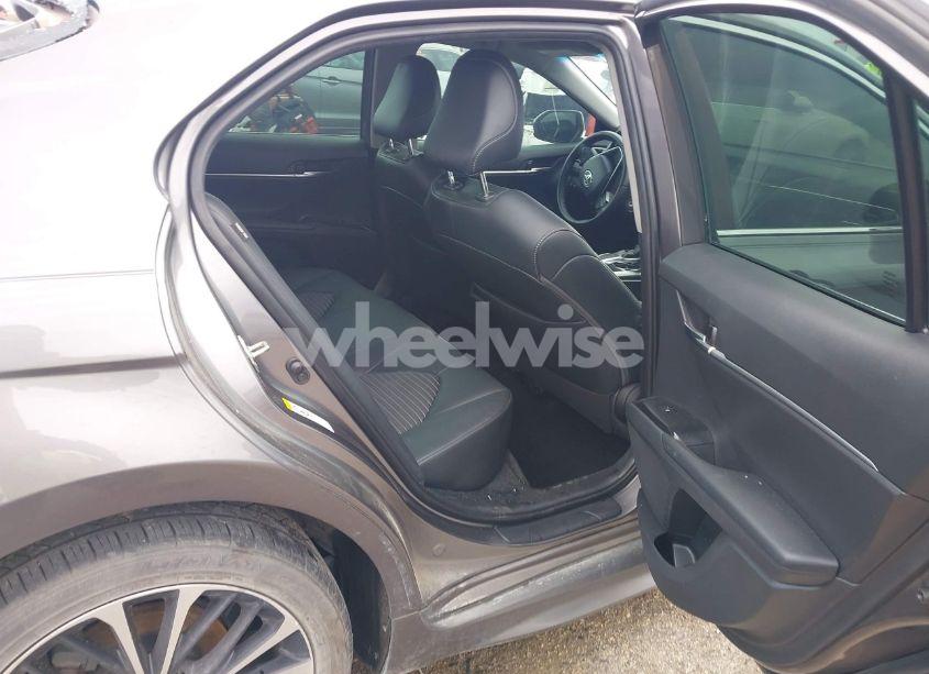 Photo 8 of 2018 Toyota Camry SE (VIN 4T1B11HK1JU129954)