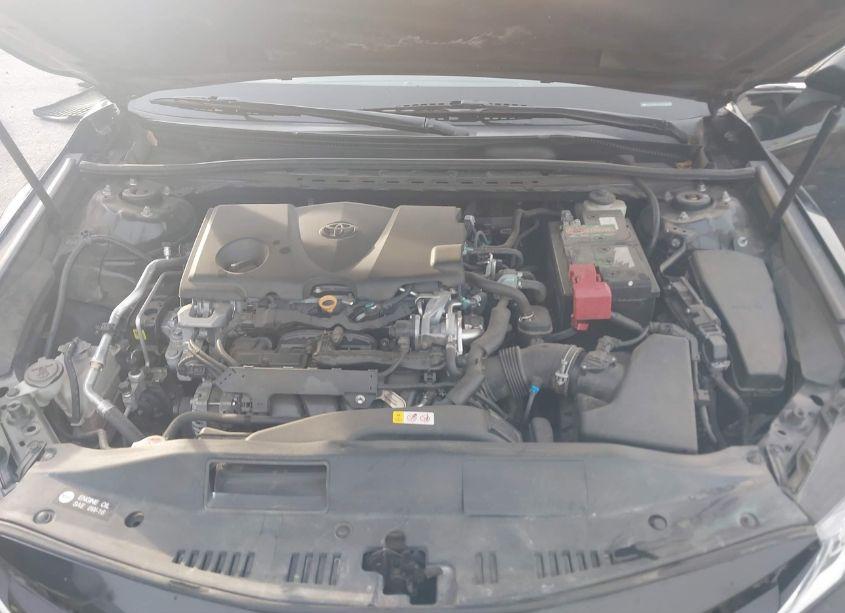 Photo 10 of 2018 Toyota Camry LE (VIN 4T1B11HK1JU130392)