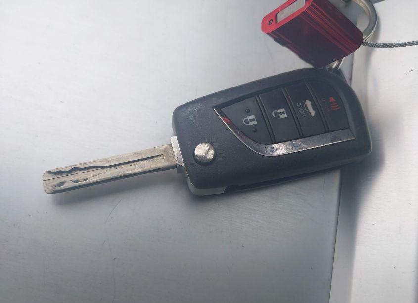 Photo 11 of 2018 Toyota Camry LE (VIN 4T1B11HK1JU130392)