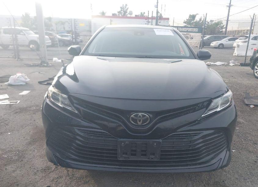 Photo 12 of 2018 Toyota Camry LE (VIN 4T1B11HK1JU130392)