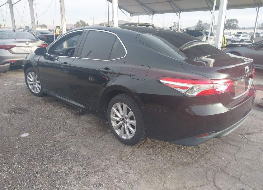 Photo 3 of 2018 Toyota Camry LE (VIN 4T1B11HK1JU130392)