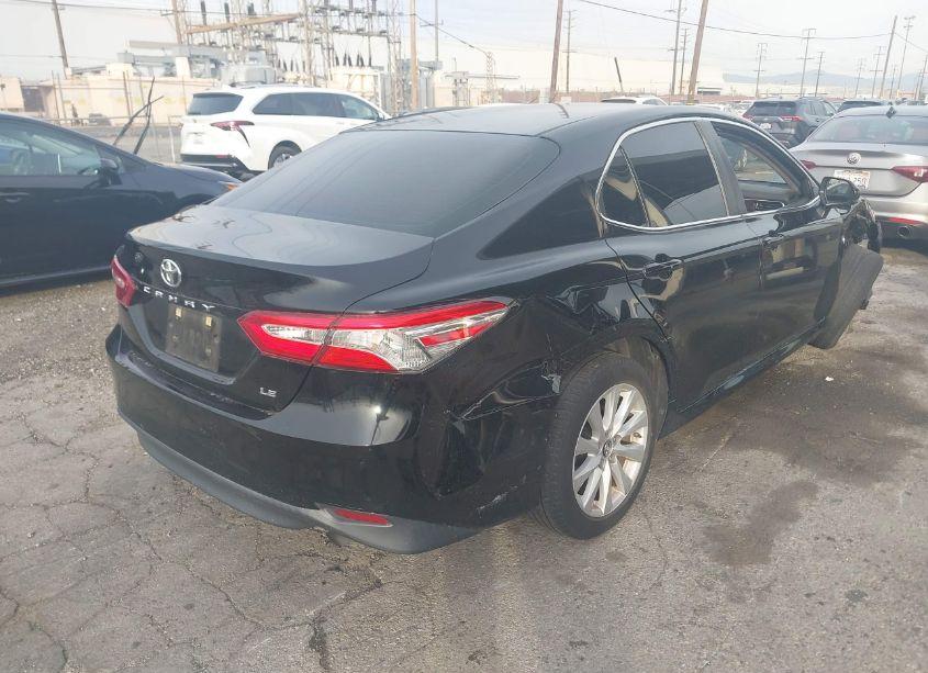 Photo 4 of 2018 Toyota Camry LE (VIN 4T1B11HK1JU130392)