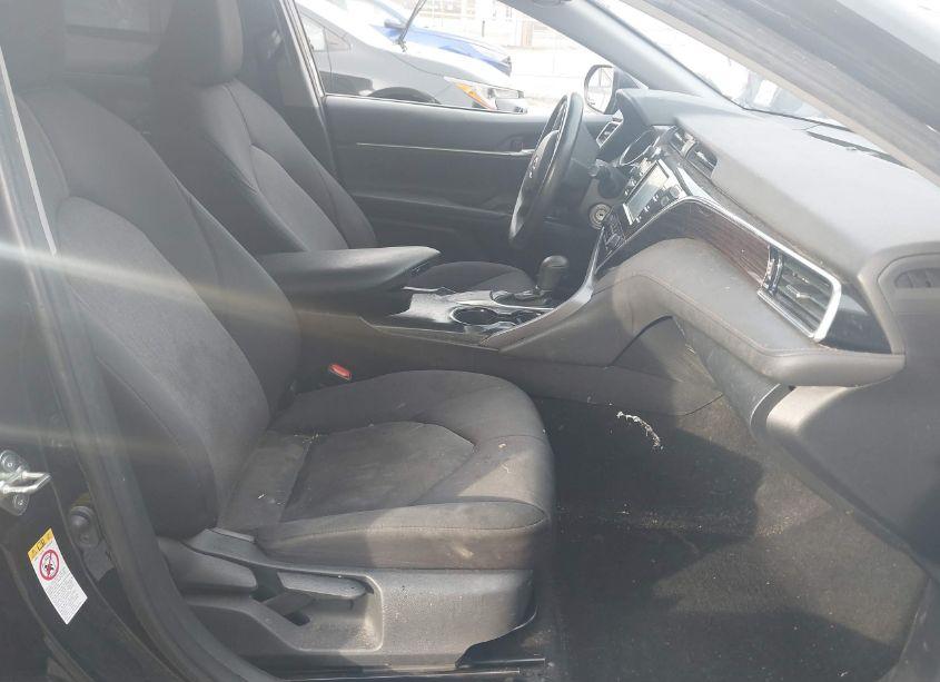 Photo 5 of 2018 Toyota Camry LE (VIN 4T1B11HK1JU130392)