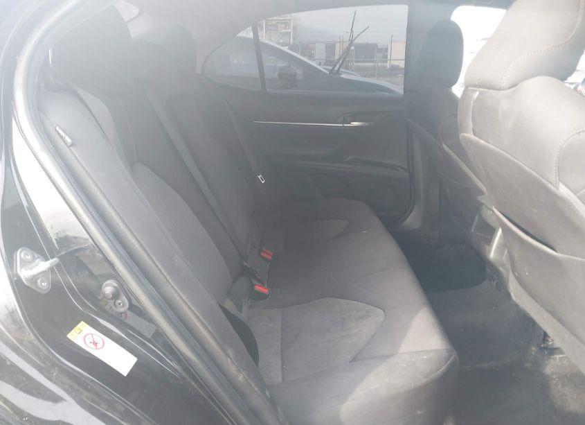 Photo 8 of 2018 Toyota Camry LE (VIN 4T1B11HK1JU130392)