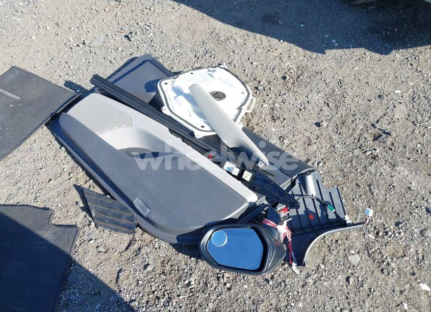 Photo 12 of 2018 Toyota Camry SE (VIN 4T1B11HK1JU141098)