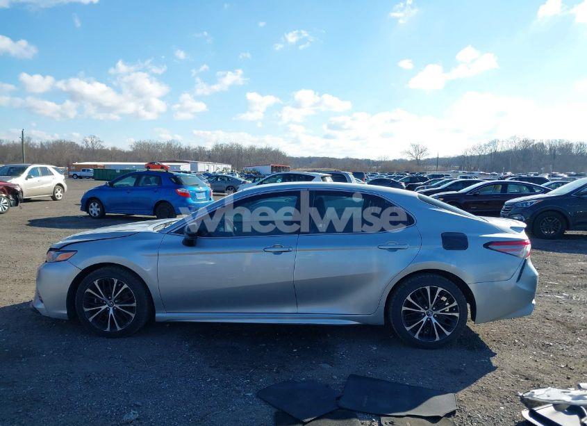 Photo 15 of 2018 Toyota Camry SE (VIN 4T1B11HK1JU141098)