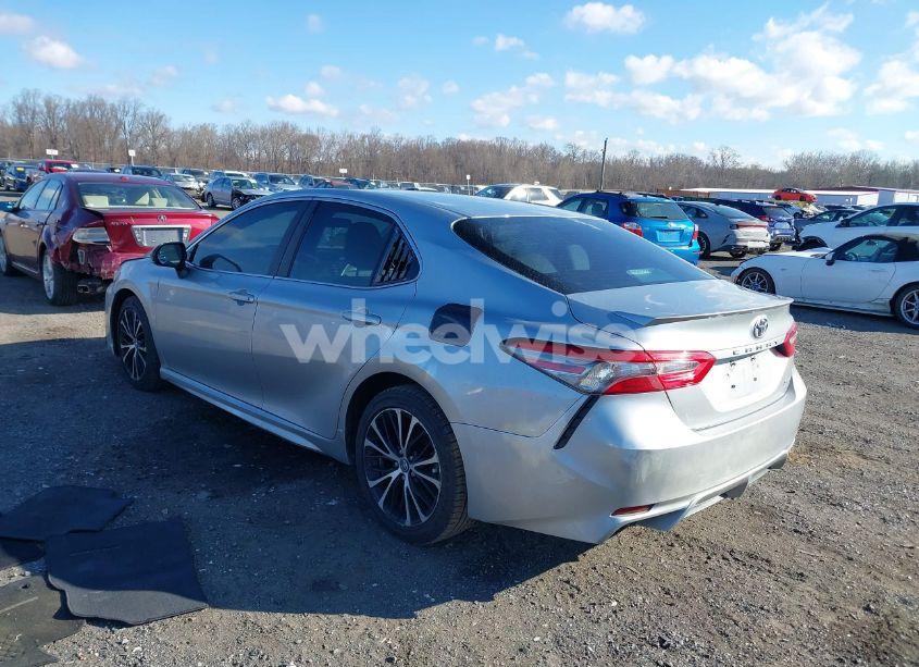 Photo 3 of 2018 Toyota Camry SE (VIN 4T1B11HK1JU141098)