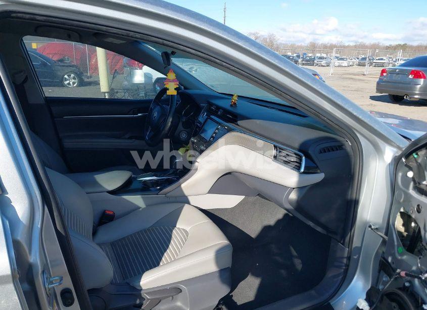 Photo 5 of 2018 Toyota Camry SE (VIN 4T1B11HK1JU141098)