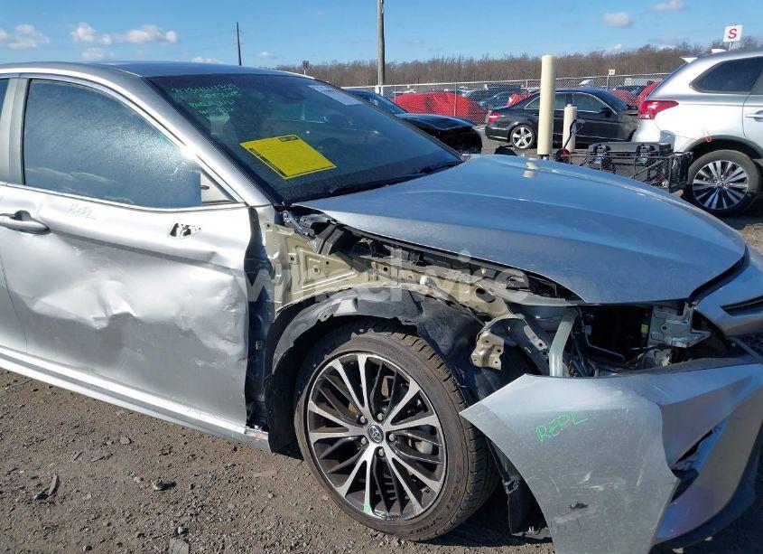 Photo 6 of 2018 Toyota Camry SE (VIN 4T1B11HK1JU141098)