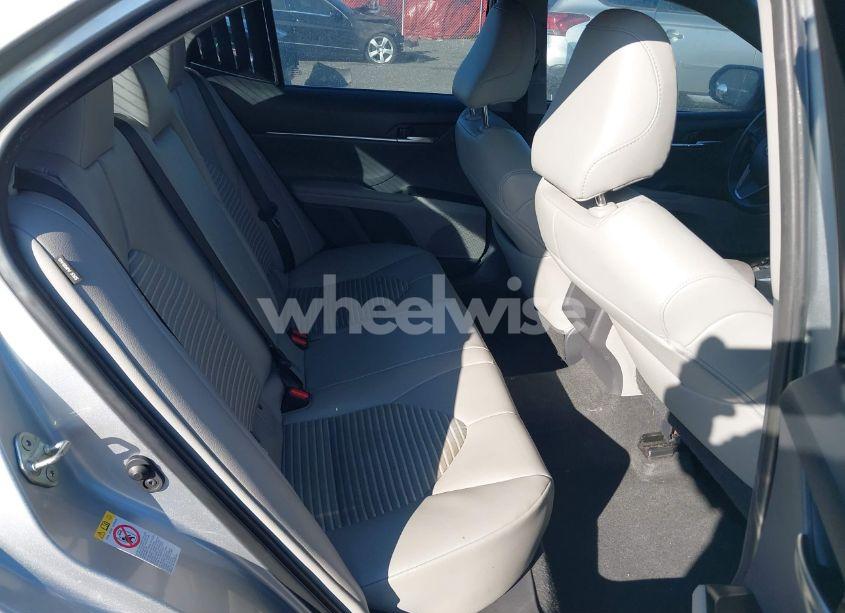 Photo 8 of 2018 Toyota Camry SE (VIN 4T1B11HK1JU141098)