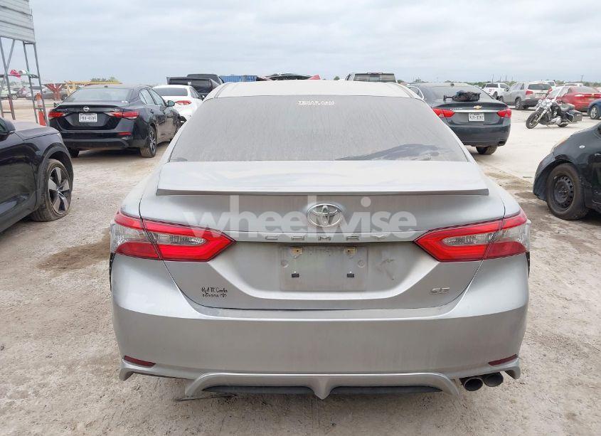 Photo 16 of 2018 Toyota Camry SE (VIN 4T1B11HK1JU157270)