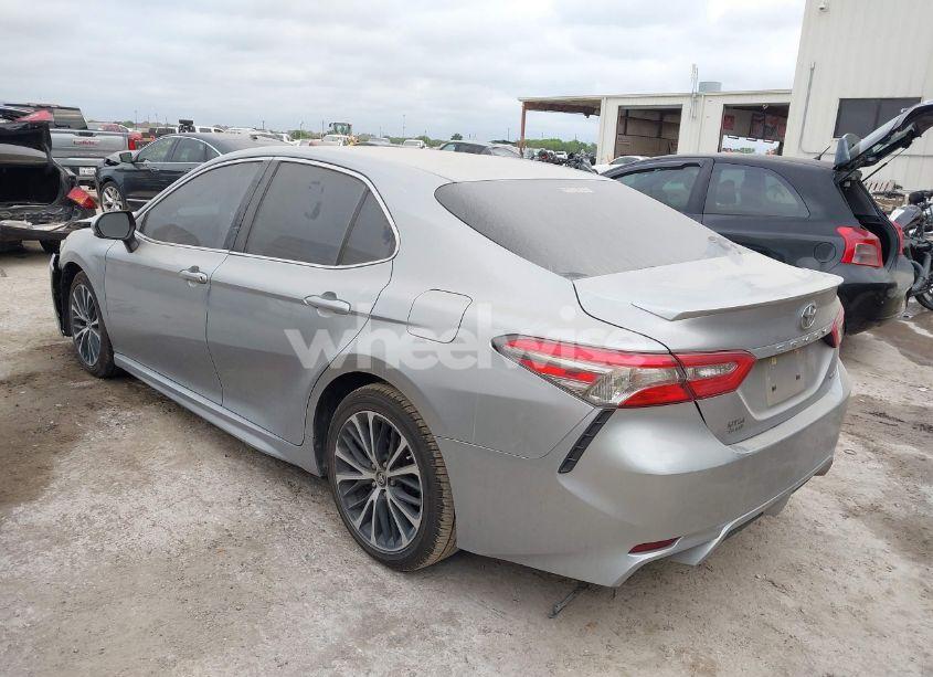Photo 3 of 2018 Toyota Camry SE (VIN 4T1B11HK1JU157270)