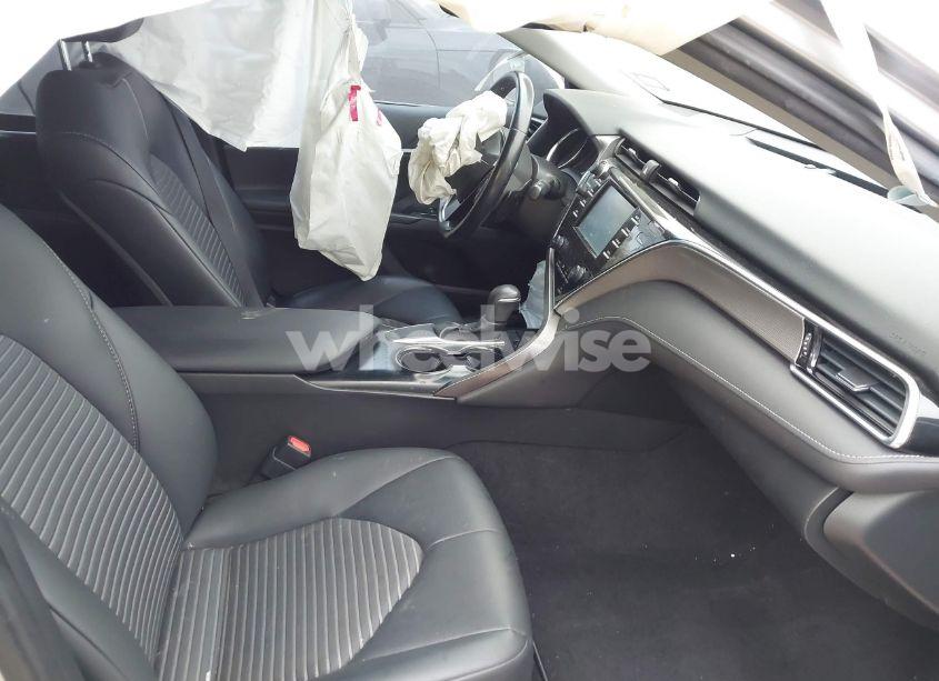 Photo 5 of 2018 Toyota Camry SE (VIN 4T1B11HK1JU157270)