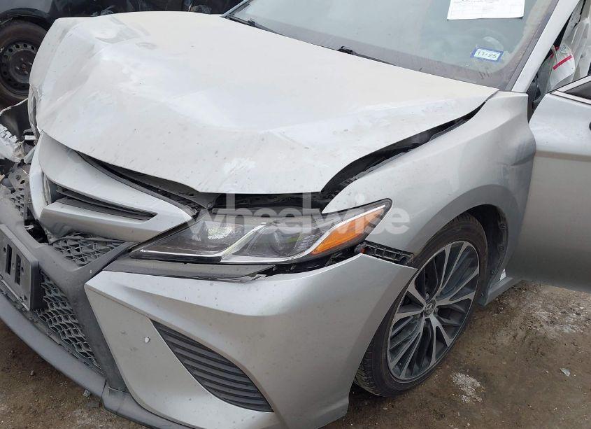 Photo 6 of 2018 Toyota Camry SE (VIN 4T1B11HK1JU157270)