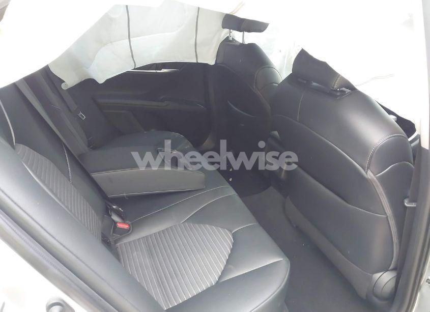 Photo 8 of 2018 Toyota Camry SE (VIN 4T1B11HK1JU157270)