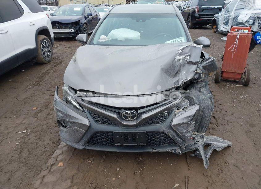 Photo 12 of 2018 Toyota Camry SE (VIN 4T1B11HK1JU516276)