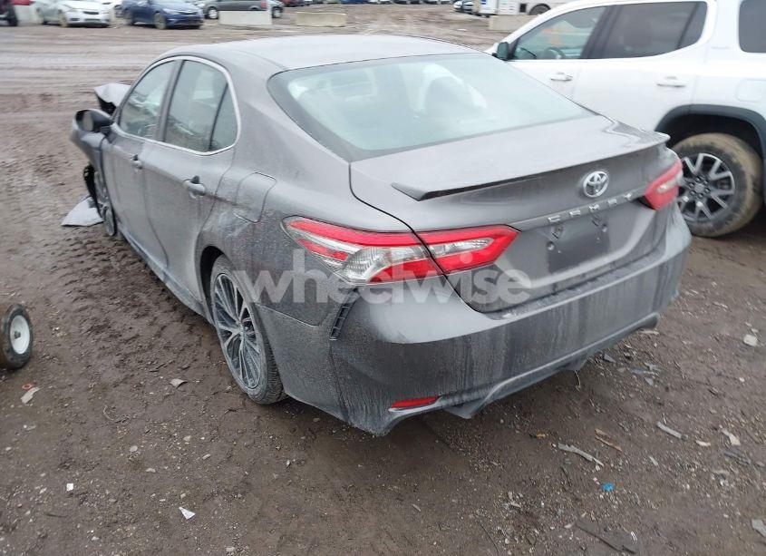 Photo 3 of 2018 Toyota Camry SE (VIN 4T1B11HK1JU516276)