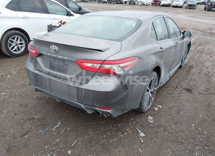 Photo 4 of 2018 Toyota Camry SE (VIN 4T1B11HK1JU516276)