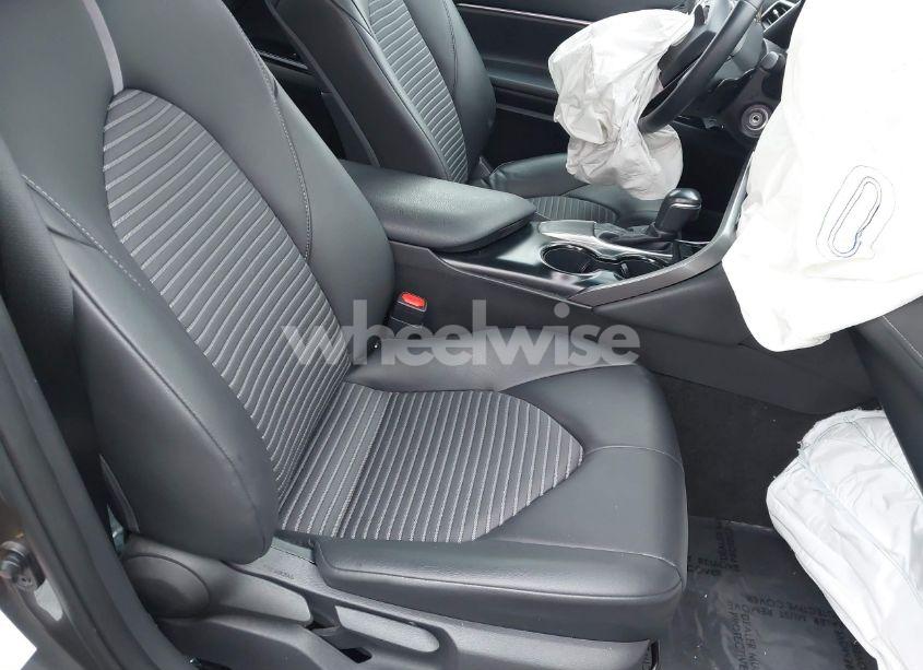 Photo 5 of 2018 Toyota Camry SE (VIN 4T1B11HK1JU516276)