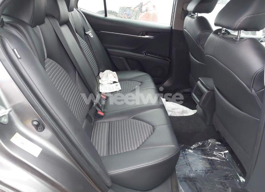 Photo 8 of 2018 Toyota Camry SE (VIN 4T1B11HK1JU516276)